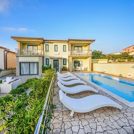 Luxurious Home In Vir Vir