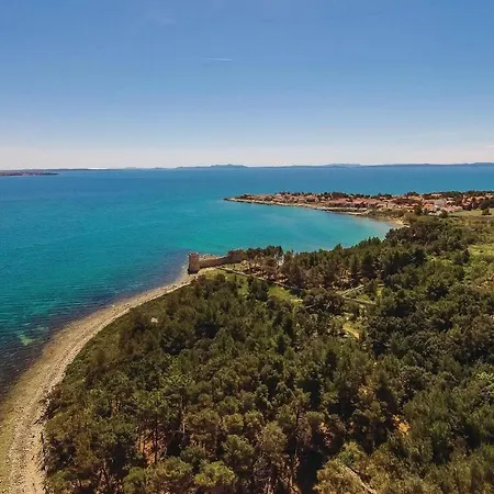 7 Bedroom Cozy Home In Vir * Vir