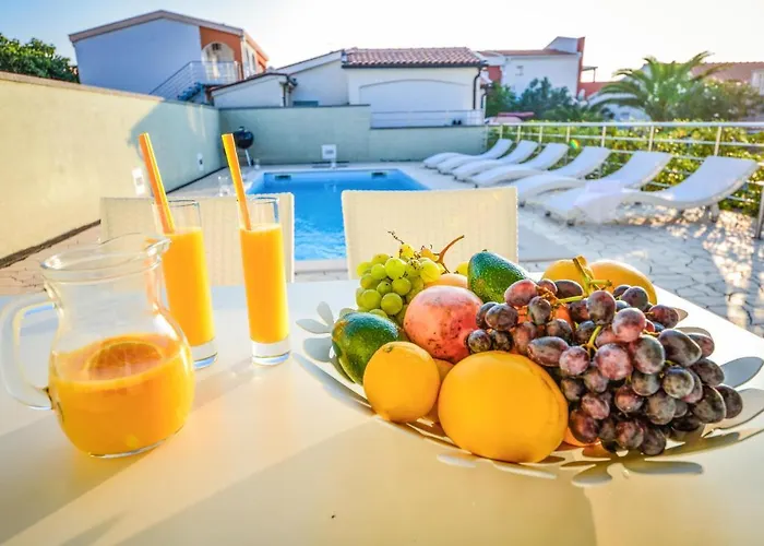 Holiday home 7 Bedroom Cozy Home In Vir Vir