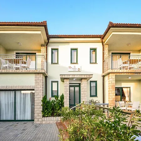 7 Bedroom Cozy Home In Vir *