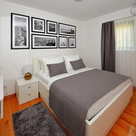 7 Bedroom Cozy Home In Vir Prázdninový dům *