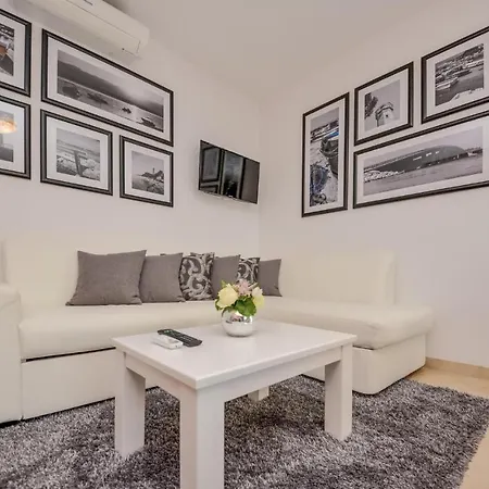 7 Bedroom Cozy Home In Vir *