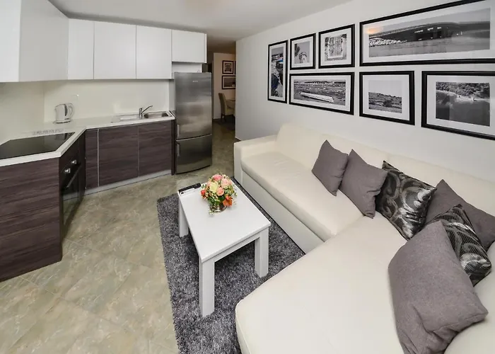 7 Bedroom Cozy Home In Vir 维尔