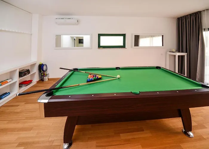 7 Bedroom Cozy Home In Vir *
