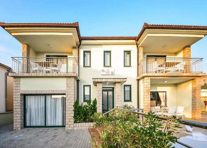 7 Bedroom Cozy Home In Vir *