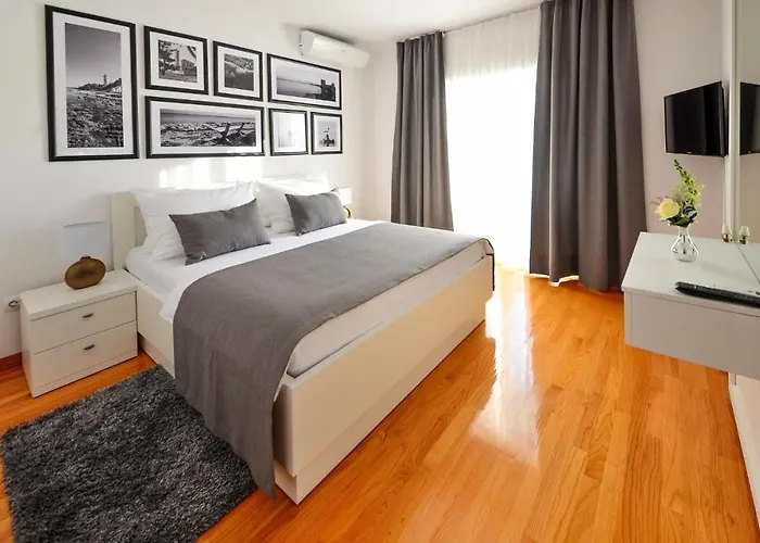 7 Bedroom Cozy Home In Vir 维尔